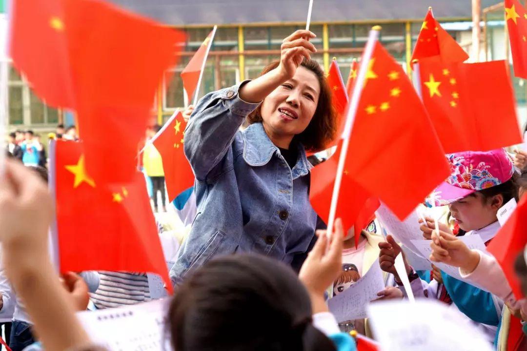 奋斗开出胜利之花